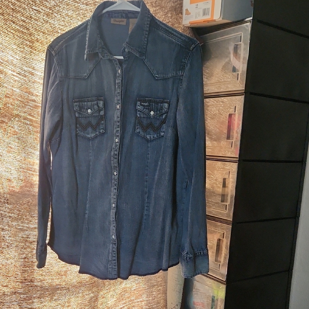 Wrangler Denim Shirt with Embroidered Pockets